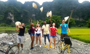 From Hanoi: Tam Coc, Hoa Lu & Mua Caves Full-Day Trip