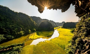 Hanoi: Ninh Binh Day Trip with Tam Coc, Hoa Lu, and Mua Cave