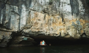 From Hanoi: Trang An Boat, Bai Dinh Pagoda, & Mua Cave Tour