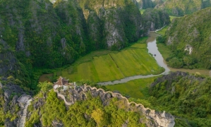 From Hanoi: 1D group tour to visit Ninh Binh - Lunch & Bus
