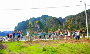 From Hanoi: Tam Coc, Hoa Lu & Mua Caves Full-Day Trip