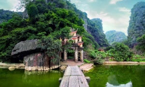 Hanoi: Hoa Lu, Trang An Caves, & Mua Cave Day Trip and Lunch
