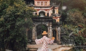 From Hanoi: Trang An Boat, Bai Dinh Pagoda, & Mua Cave Tour