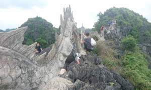 Hanoi: Hoa Lu, Trang An Caves, & Mua Cave Day Trip and Lunch
