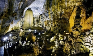Paradise Cave and Mooc Spring Private Tour