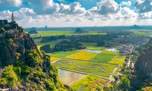 From Hanoi: Tam Coc, Hoa Lu & Mua Caves Full-Day Trip