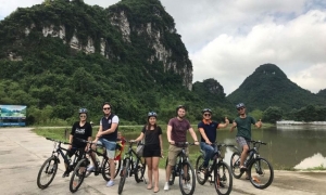 Hanoi: Hoa Lu, Trang An Caves, & Mua Cave Day Trip and Lunch