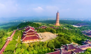 From Hanoi: Trang An Boat, Bai Dinh Pagoda, & Mua Cave Tour