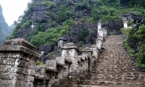From Hanoi: Trang An Boat, Bai Dinh Pagoda, & Mua Cave Tour