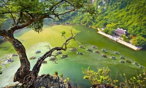 Hanoi: Hoa Lu, Trang An Caves, & Mua Cave Day Trip and Lunch