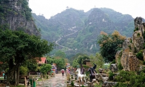 From Hanoi: Trang An Boat, Bai Dinh Pagoda, & Mua Cave Tour