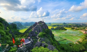 Hanoi: Ninh Binh Day Trip with Tam Coc, Hoa Lu, and Mua Cave