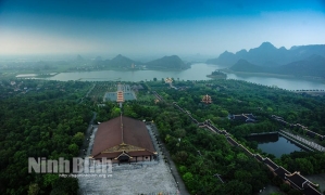 From Hanoi: Trang An Boat, Bai Dinh Pagoda, & Mua Cave Tour