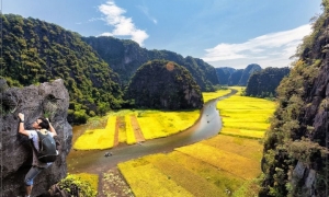 Hanoi: Hoa Lu, Trang An Caves, & Mua Cave Day Trip and Lunch
