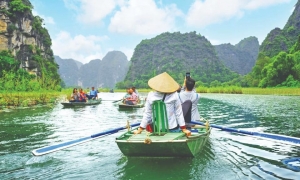 Hanoi: Ninh Binh Day Trip with Tam Coc, Hoa Lu, and Mua Cave