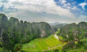 Hanoi: Ninh Binh Day Trip with Tam Coc, Hoa Lu, and Mua Cave